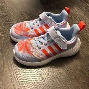 Toddler’s sneakers